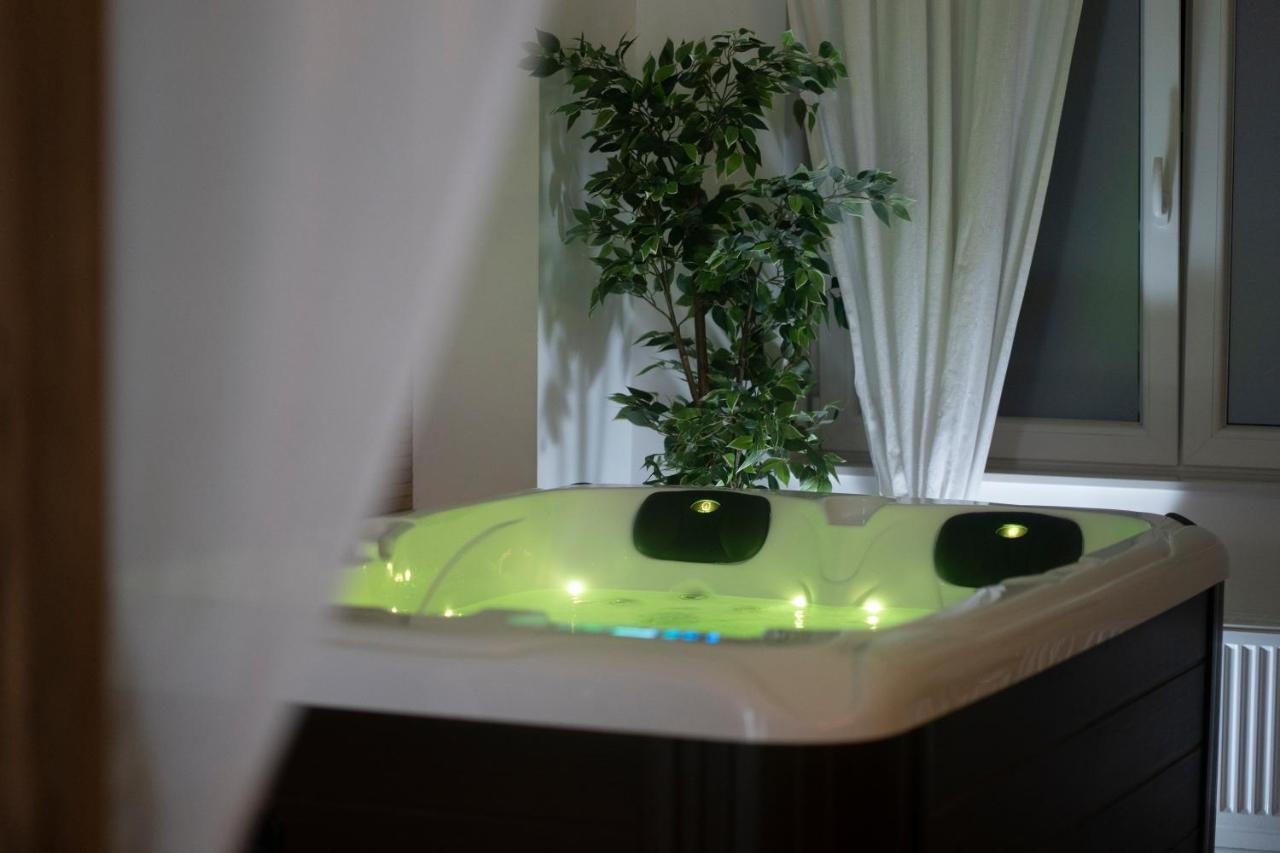 Hotel Spa Palawan Prive Avec Jacuzzi Et Sauna Liegi Esterno foto